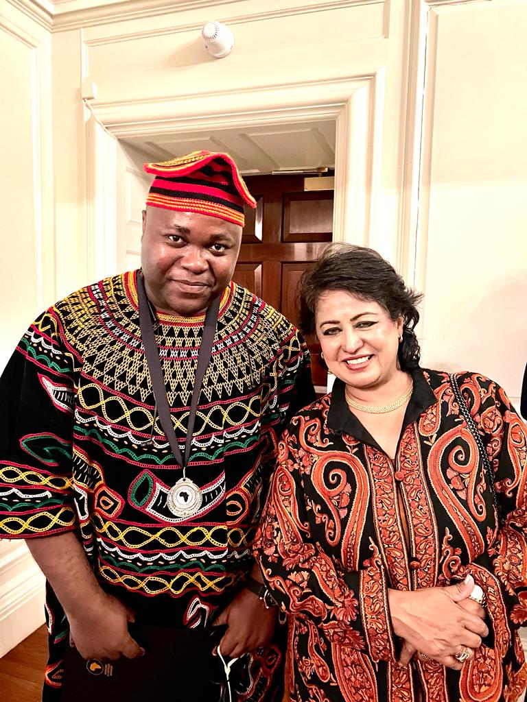 Zuo Bruno ( Awardee , African Achievers Award 2022) posing with former Mauritius President.