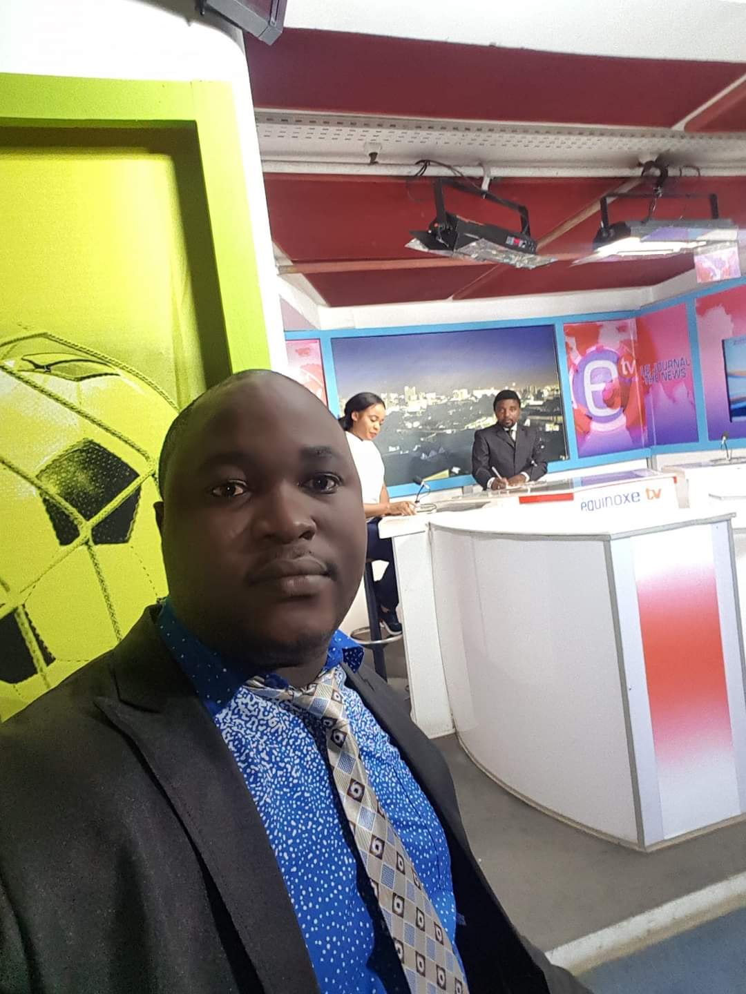 Zuo Bruno, taking a selfie in the studios of Equinoxe Television. Seated on anchor's chair is Nchanji Hanson Nfor, assisted by Mimi Mefo. ( 2017) 