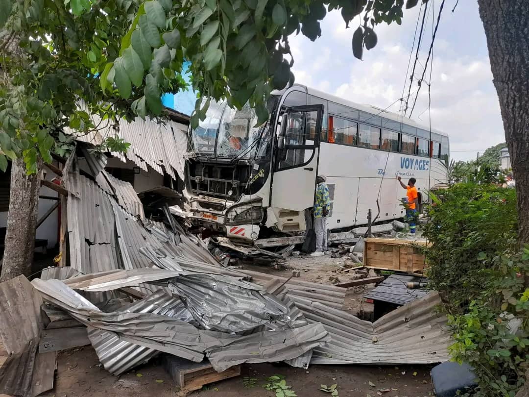 At least two dead as bus crashes into building in Bomono Ba Mbengue ...