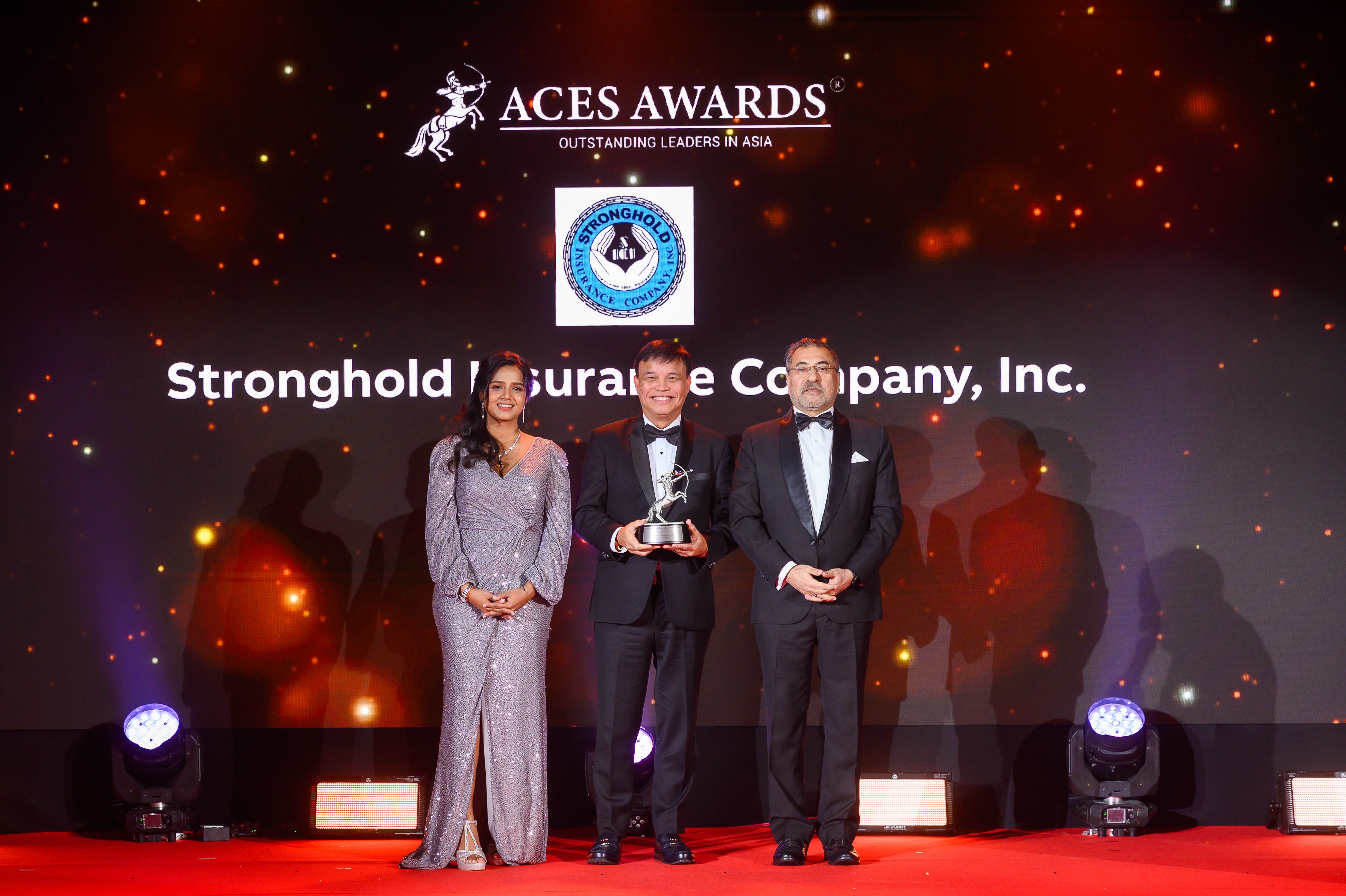 Romulo Jr. Delos Reyes, President & General Manager of Stronghold Insurance Company, Inc. (centre), is honoured with the prestigious Outstanding Leaders in Asia award at the ACES Awards 2024 in Bangkok, Thailand. This momentous recognition was presented by Dr. Shanggari Balakrishnan, President of the ACES Awards (left), and Hemant Batra, Honorary Chairman of the ACES Awards (right), celebrating unparalleled leadership and excellence.